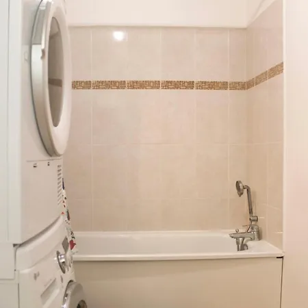 3-rooms With Wifi And Balcony Saint-Denis (Seine-Saint-Denis)